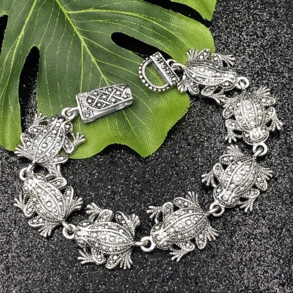 🌼 Frog Theme Silver Magnetic Clasp Bracelet